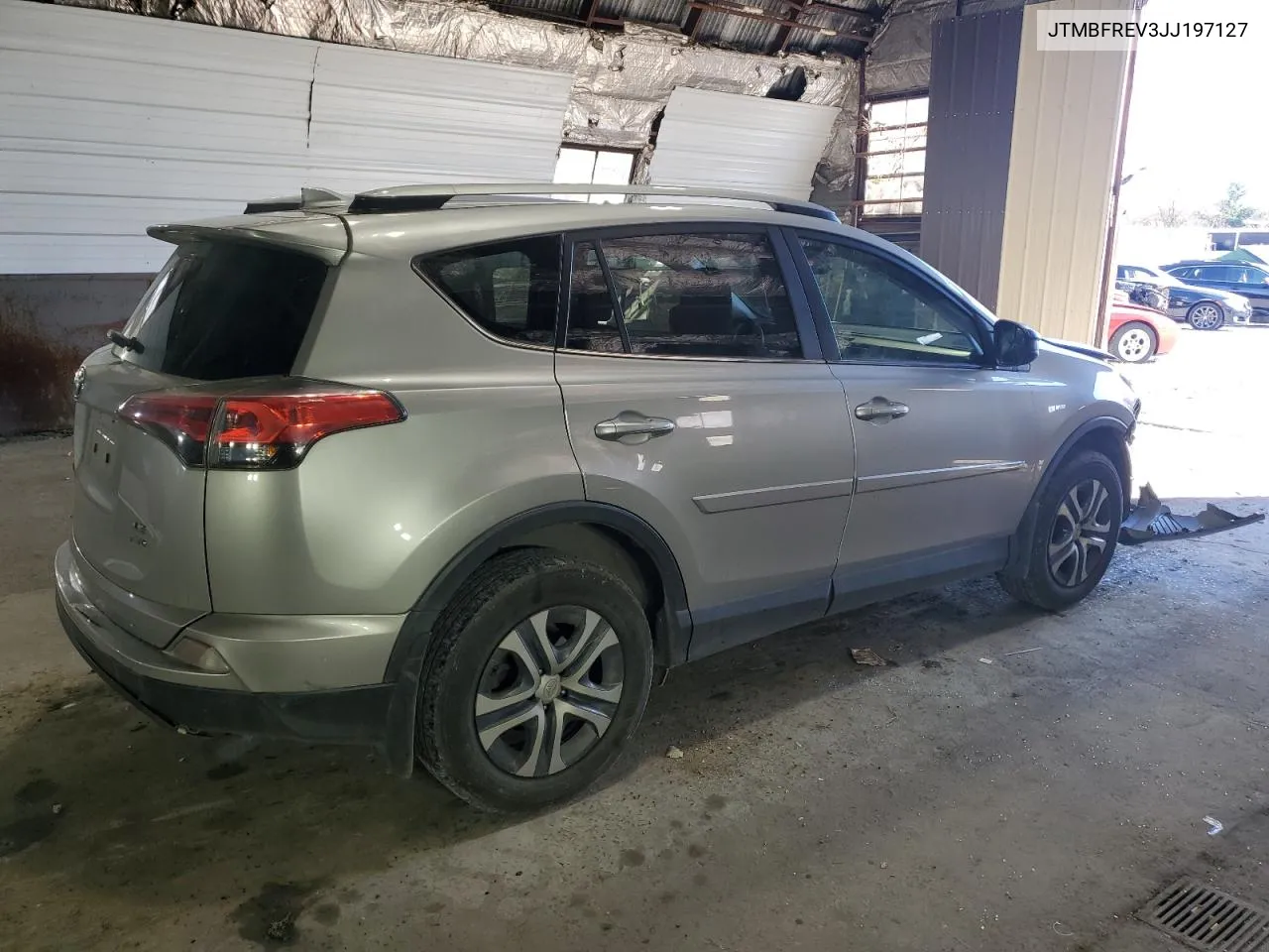 JTMBFREV3JJ197127 2018 Toyota Rav4 Le