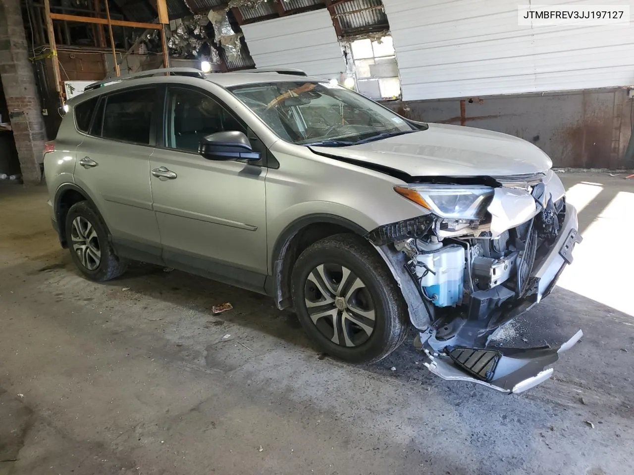 JTMBFREV3JJ197127 2018 Toyota Rav4 Le