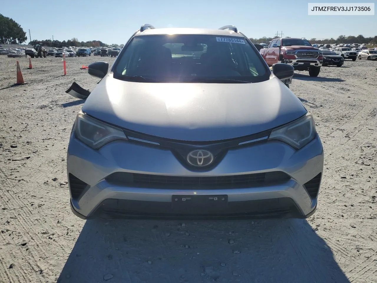 JTMZFREV3JJ173506 2018 Toyota Rav4 Le