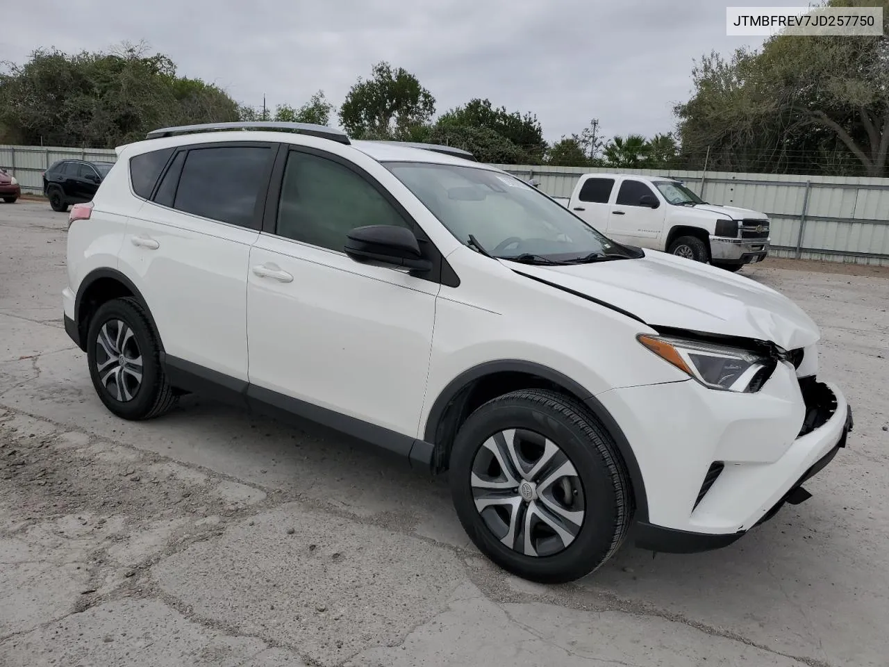 2018 Toyota Rav4 Le VIN: JTMBFREV7JD257750 Lot: 79707814