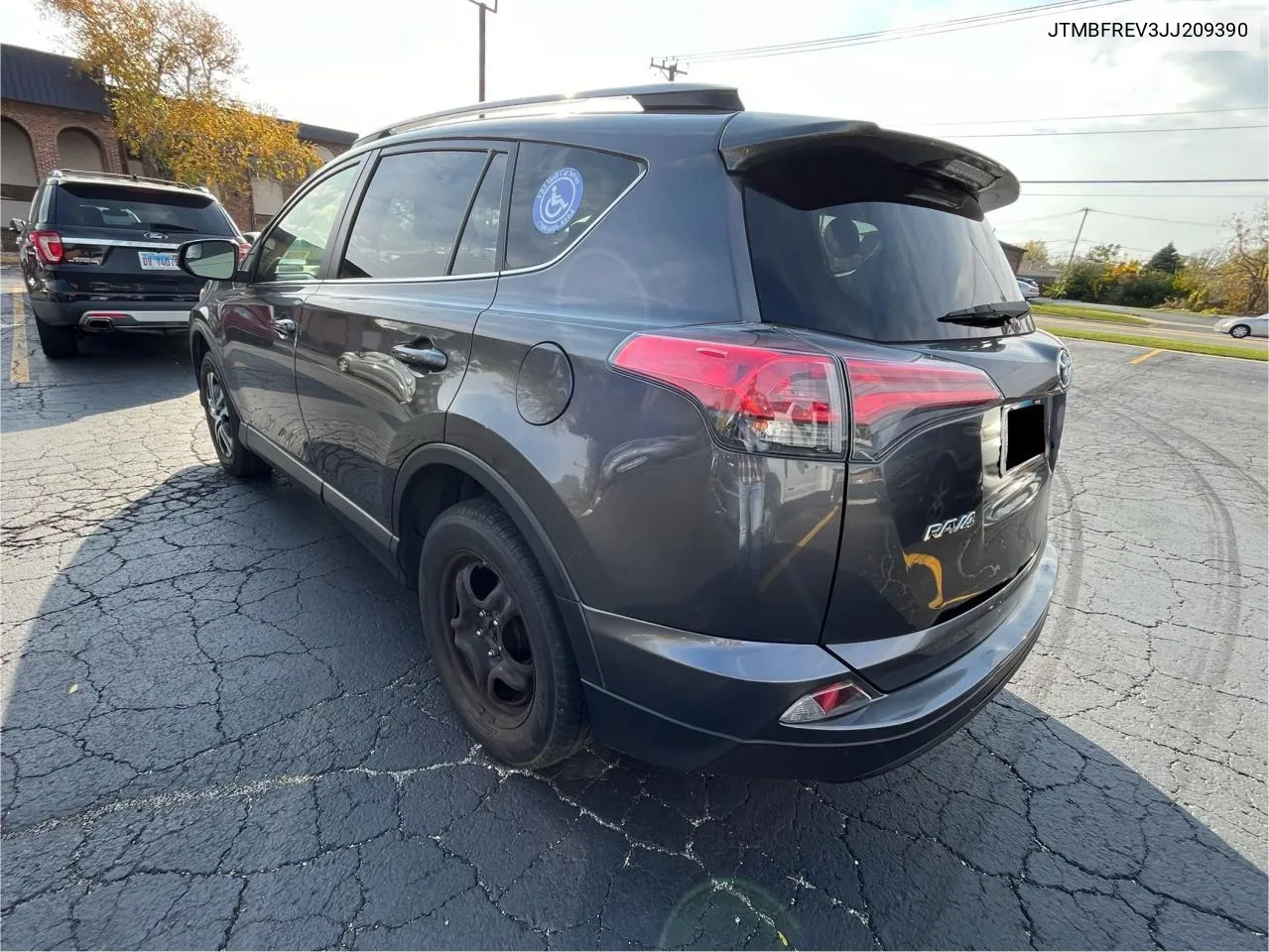 2018 Toyota Rav4 Le VIN: JTMBFREV3JJ209390 Lot: 79866564