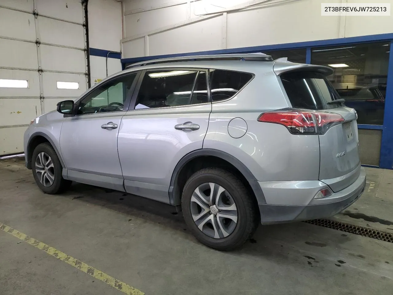 2018 Toyota Rav4 Le VIN: 2T3BFREV6JW725213 Lot: 80718904