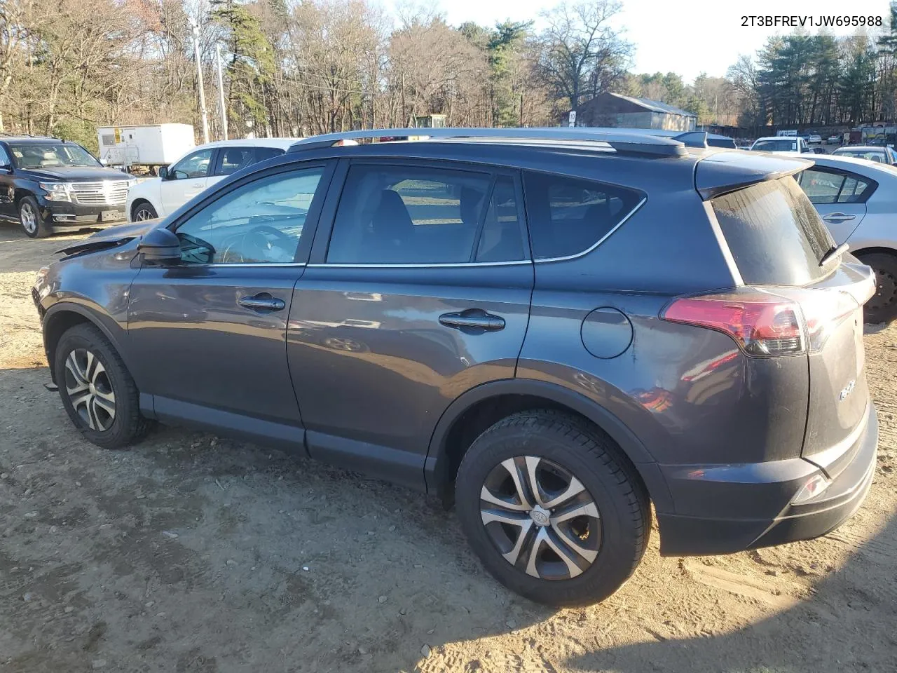 2018 Toyota Rav4 Le VIN: 2T3BFREV1JW695988 Lot: 81026074