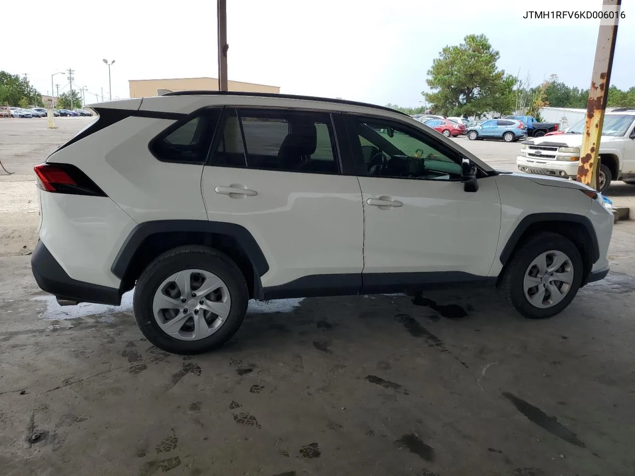 JTMH1RFV6KD006016 2019 Toyota Rav4 Le