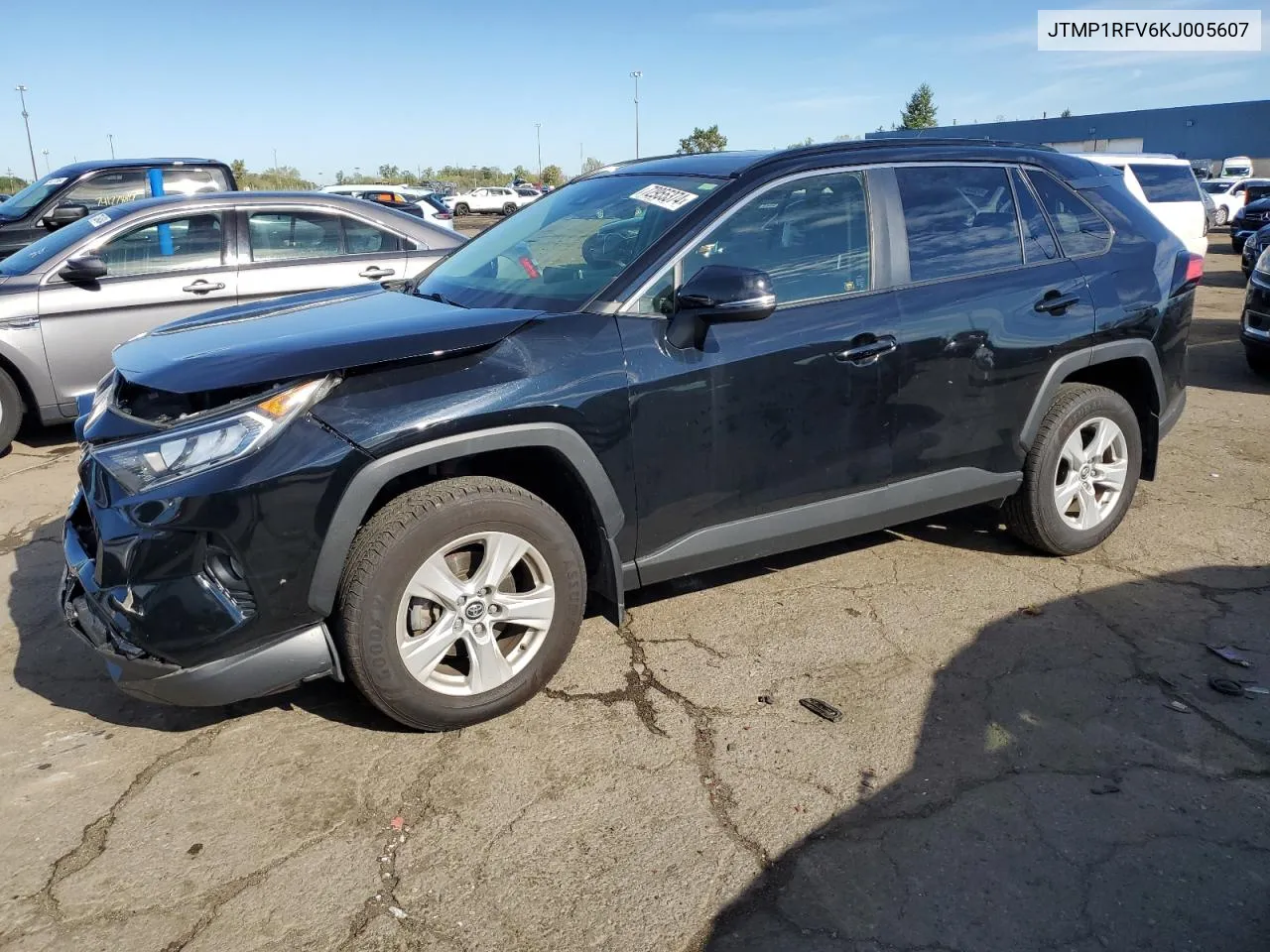 JTMP1RFV6KJ005607 2019 Toyota Rav4 Xle