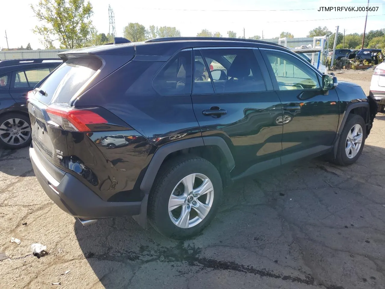 JTMP1RFV6KJ005607 2019 Toyota Rav4 Xle