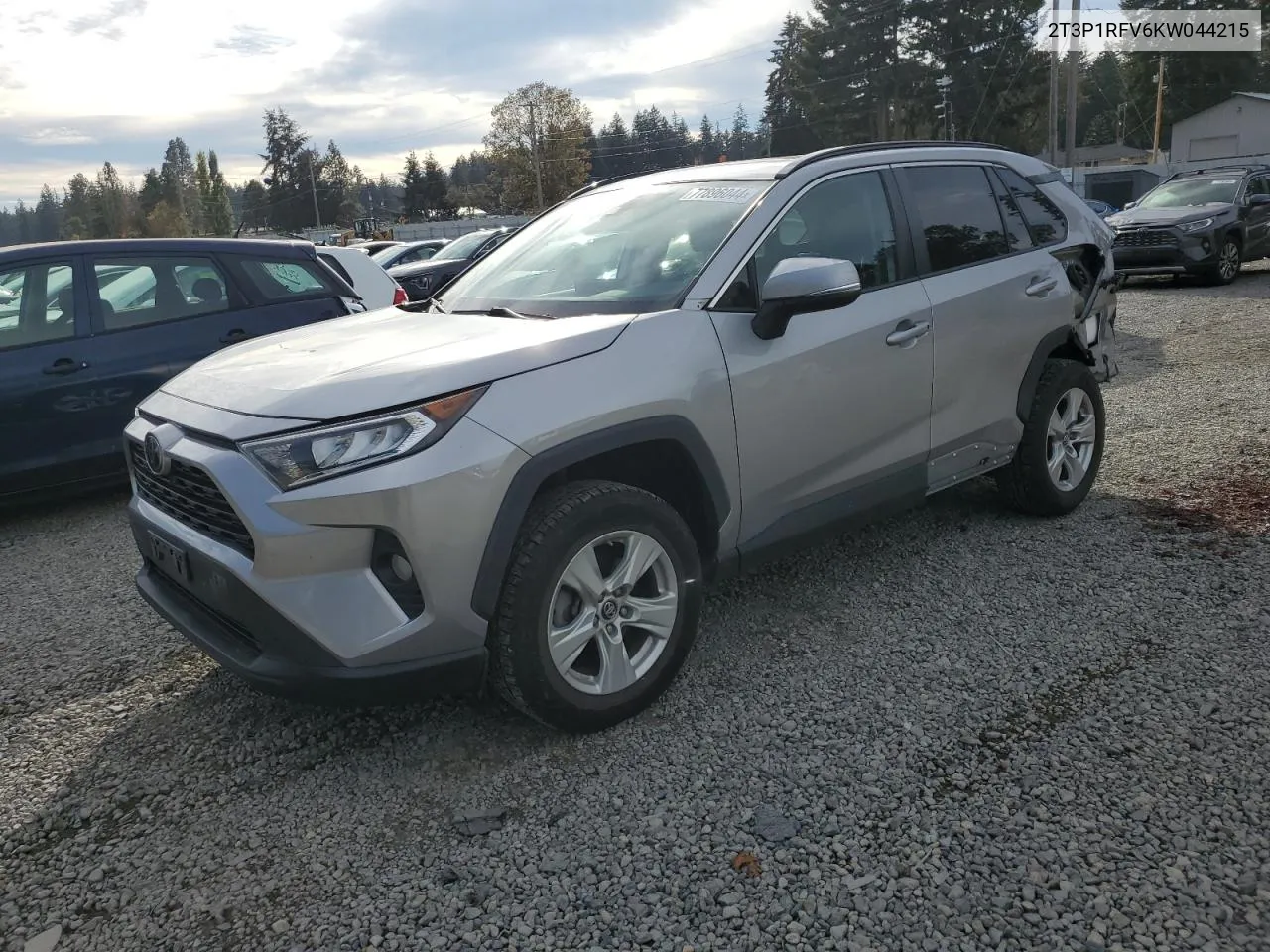 2T3P1RFV6KW044215 2019 Toyota Rav4 Xle