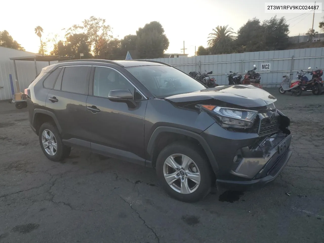 2019 Toyota Rav4 Xle VIN: 2T3W1RFV9KC024487 Lot: 81305864