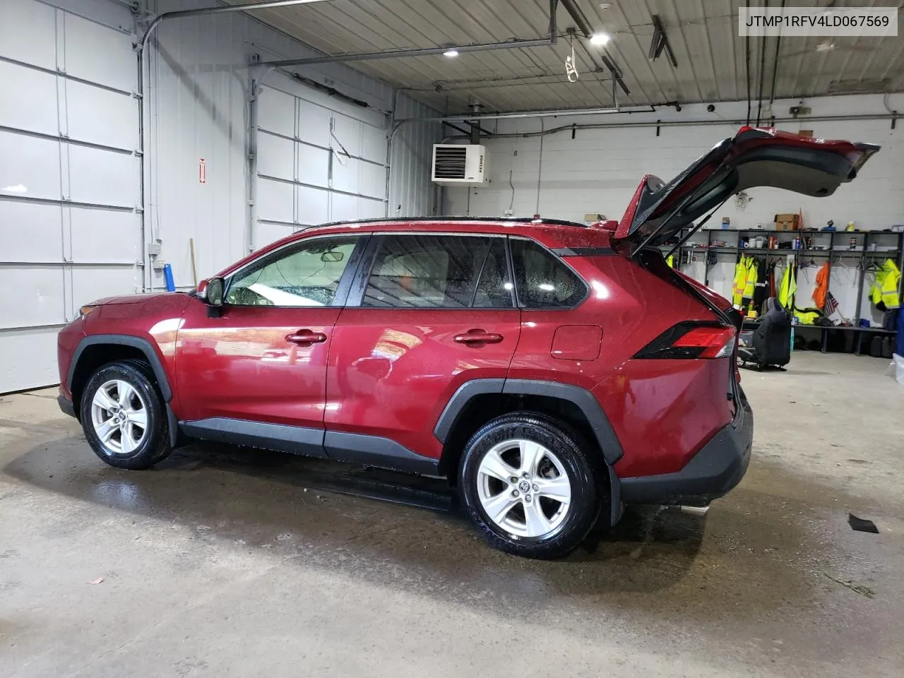 2020 Toyota Rav4 Xle VIN: JTMP1RFV4LD067569 Lot: 63174454