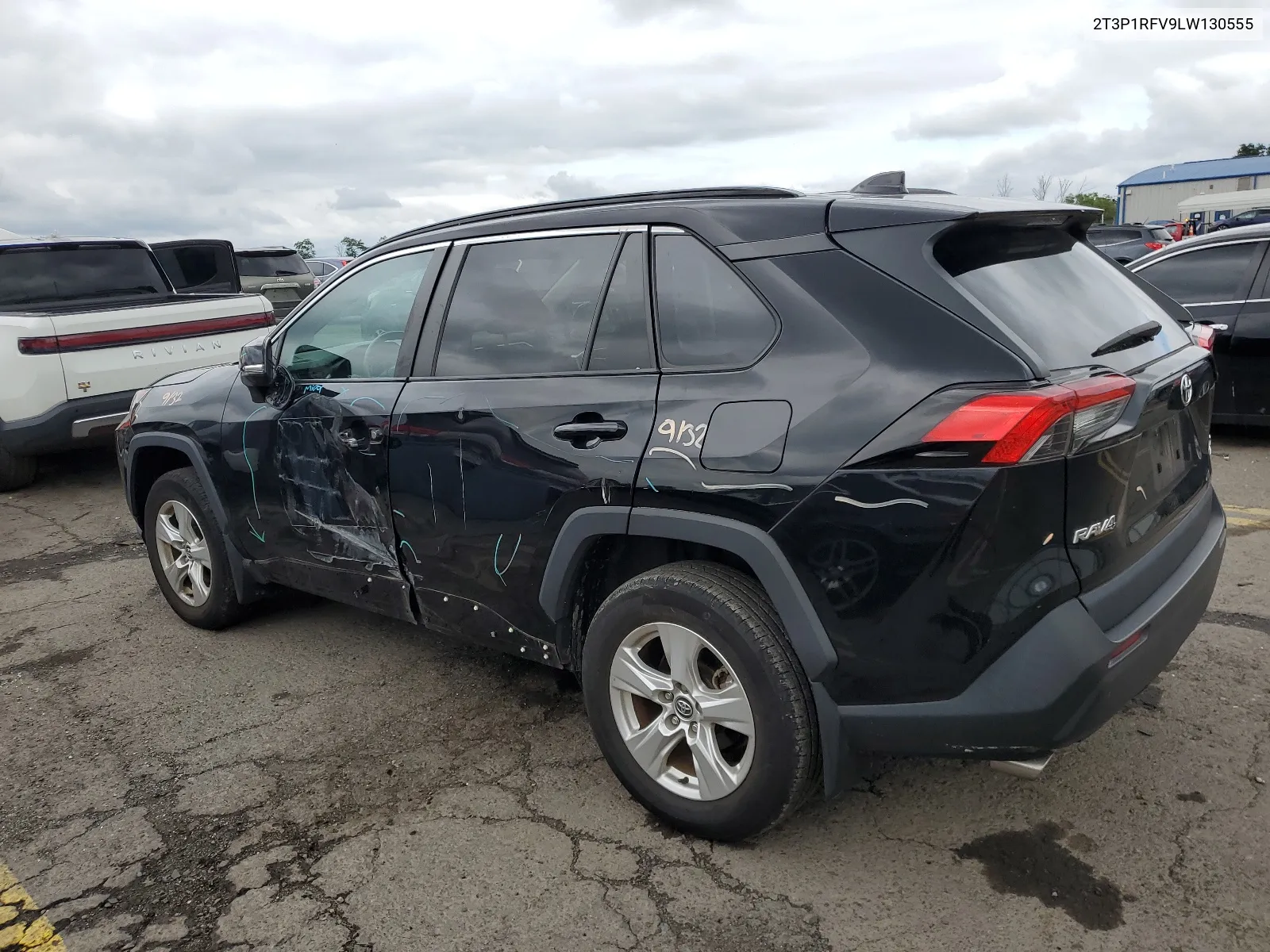 2020 Toyota Rav4 Xle VIN: 2T3P1RFV9LW130555 Lot: 63889214