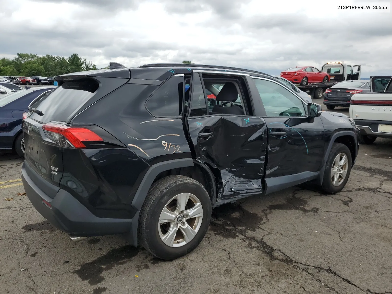 2020 Toyota Rav4 Xle VIN: 2T3P1RFV9LW130555 Lot: 63889214