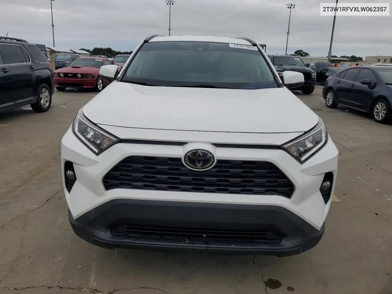 2020 Toyota Rav4 Xle VIN: 2T3W1RFVXLW062357 Lot: 74391924