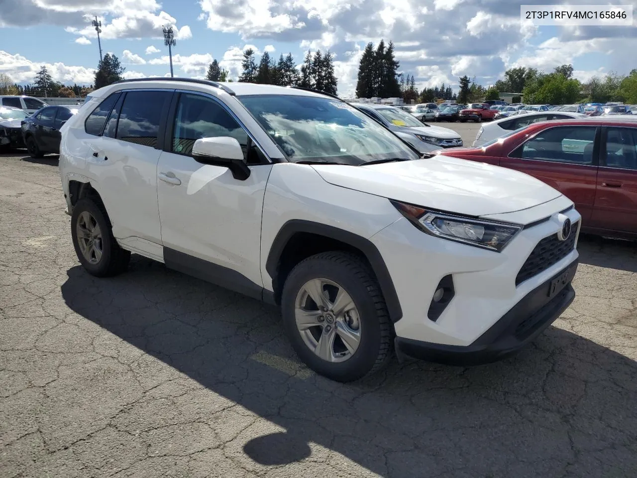 2T3P1RFV4MC165846 2021 Toyota Rav4 Xle