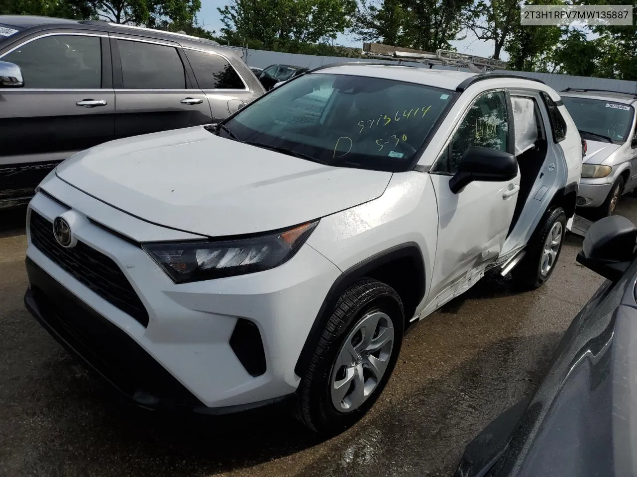 2T3H1RFV7MW135887 2021 Toyota Rav4 Le