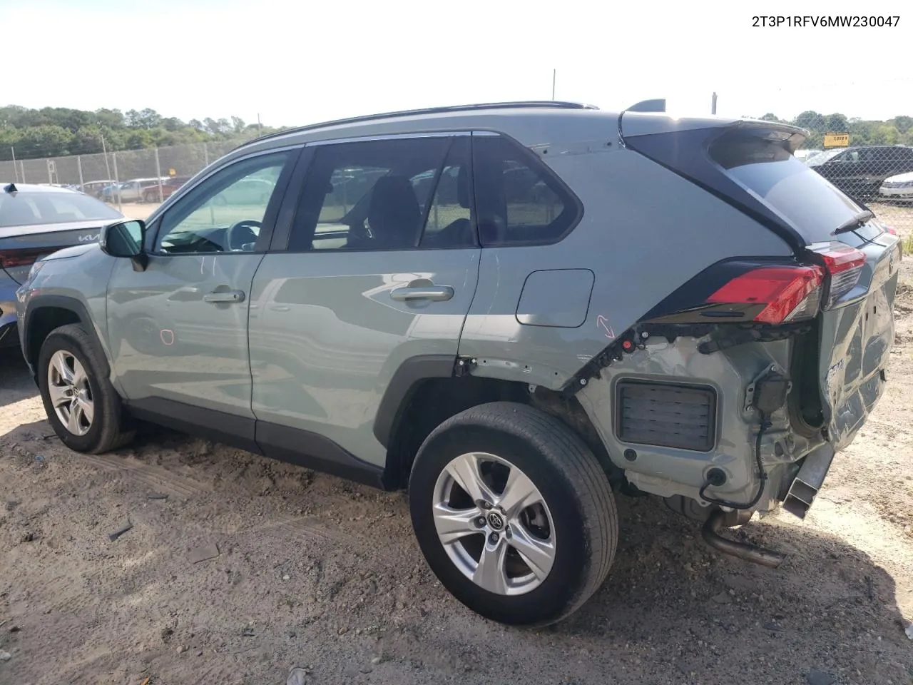 2T3P1RFV6MW230047 2021 Toyota Rav4 Xle