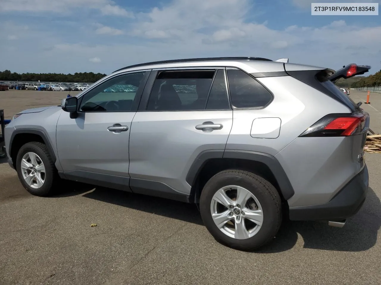 2T3P1RFV9MC183548 2021 Toyota Rav4 Xle