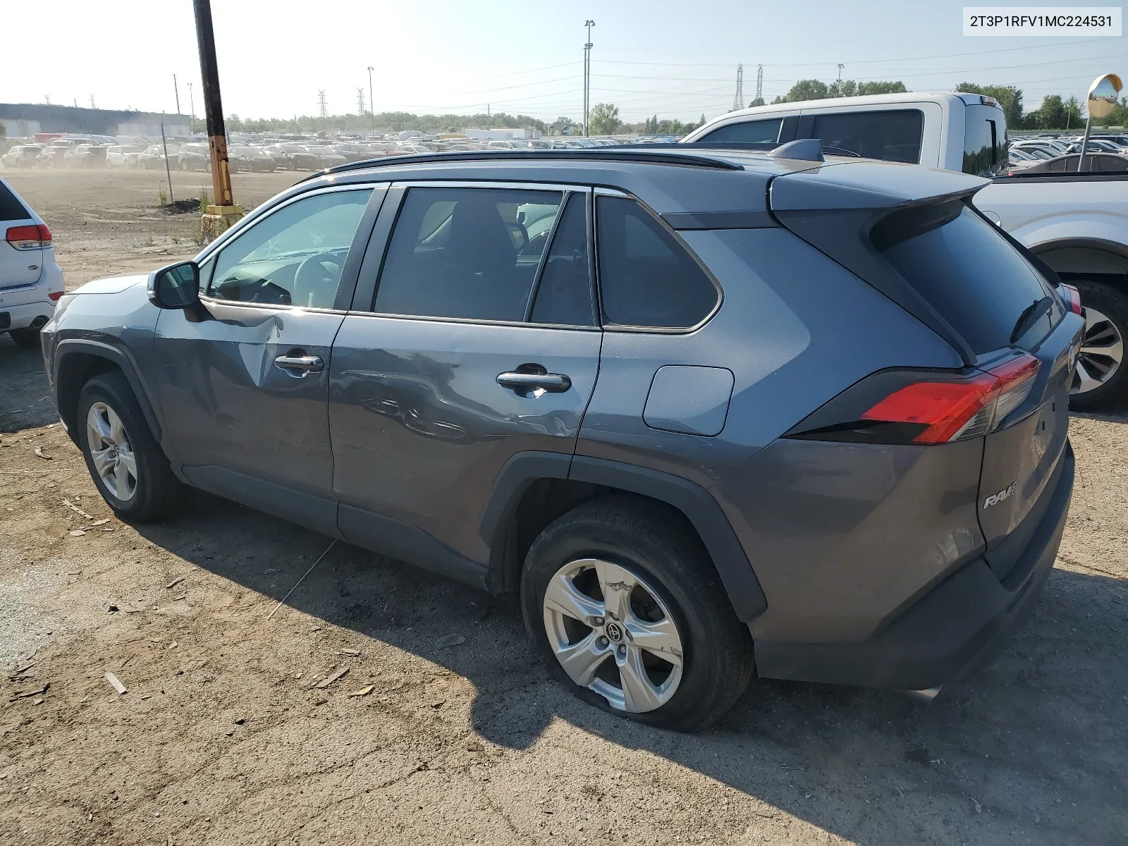 2T3P1RFV1MC224531 2021 Toyota Rav4 Xle