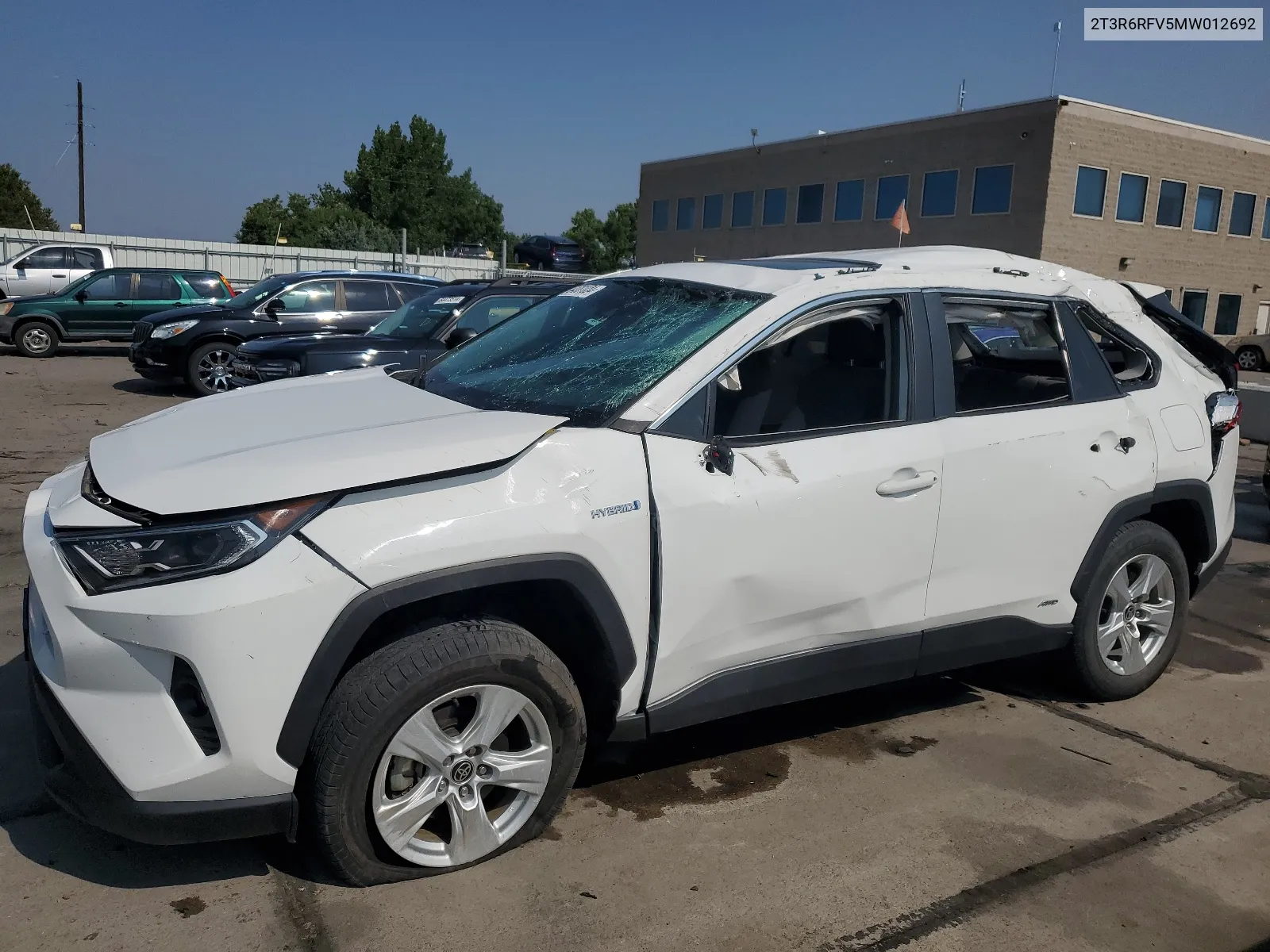 2T3R6RFV5MW012692 2021 Toyota Rav4 Xle