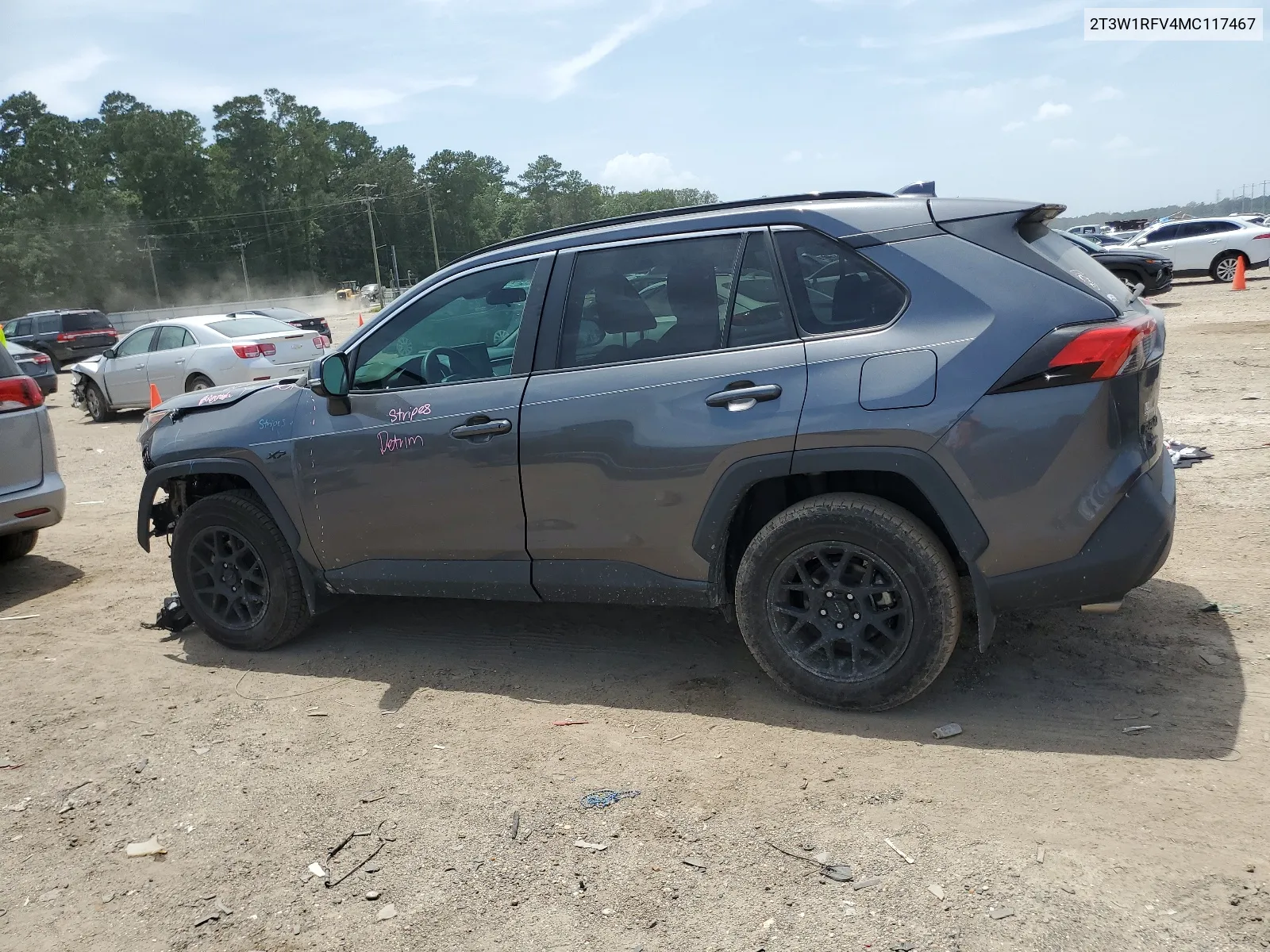 2T3W1RFV4MC117467 2021 Toyota Rav4 Xle