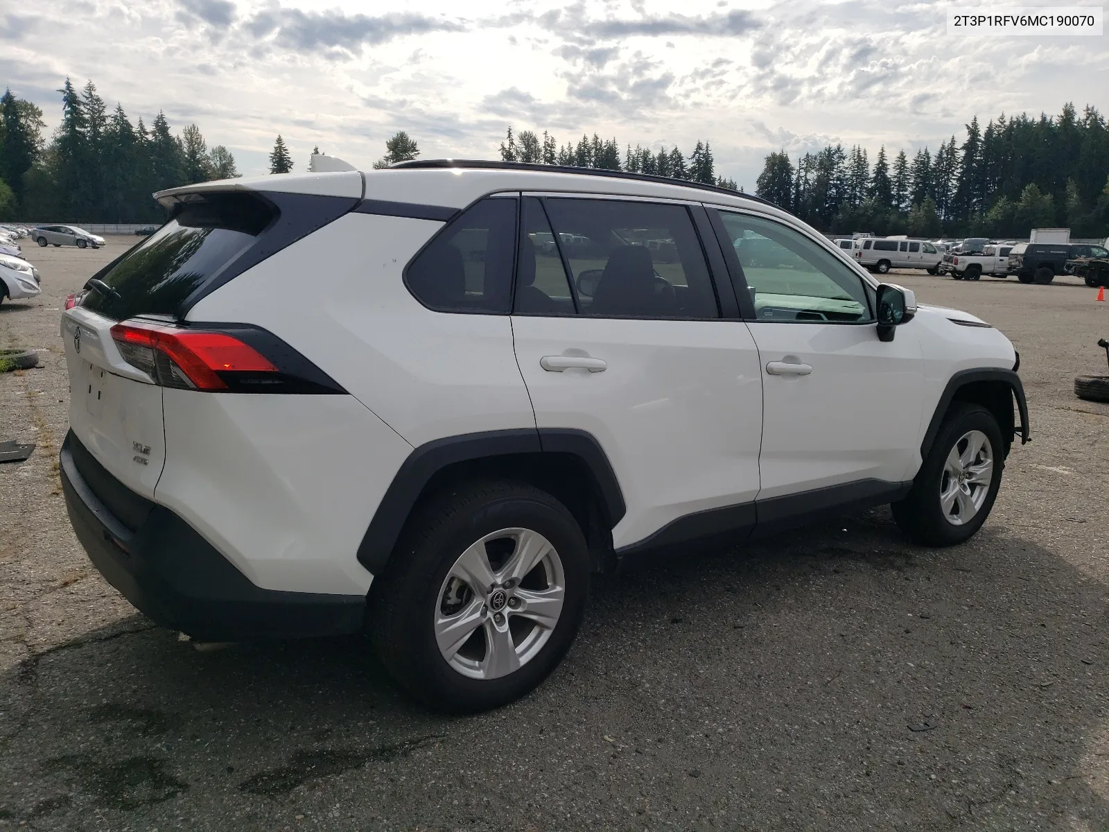 2T3P1RFV6MC190070 2021 Toyota Rav4 Xle