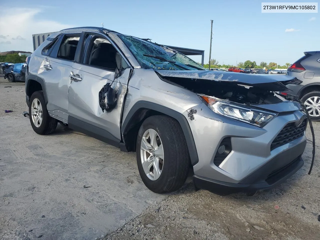 2T3W1RFV9MC105802 2021 Toyota Rav4 Xle