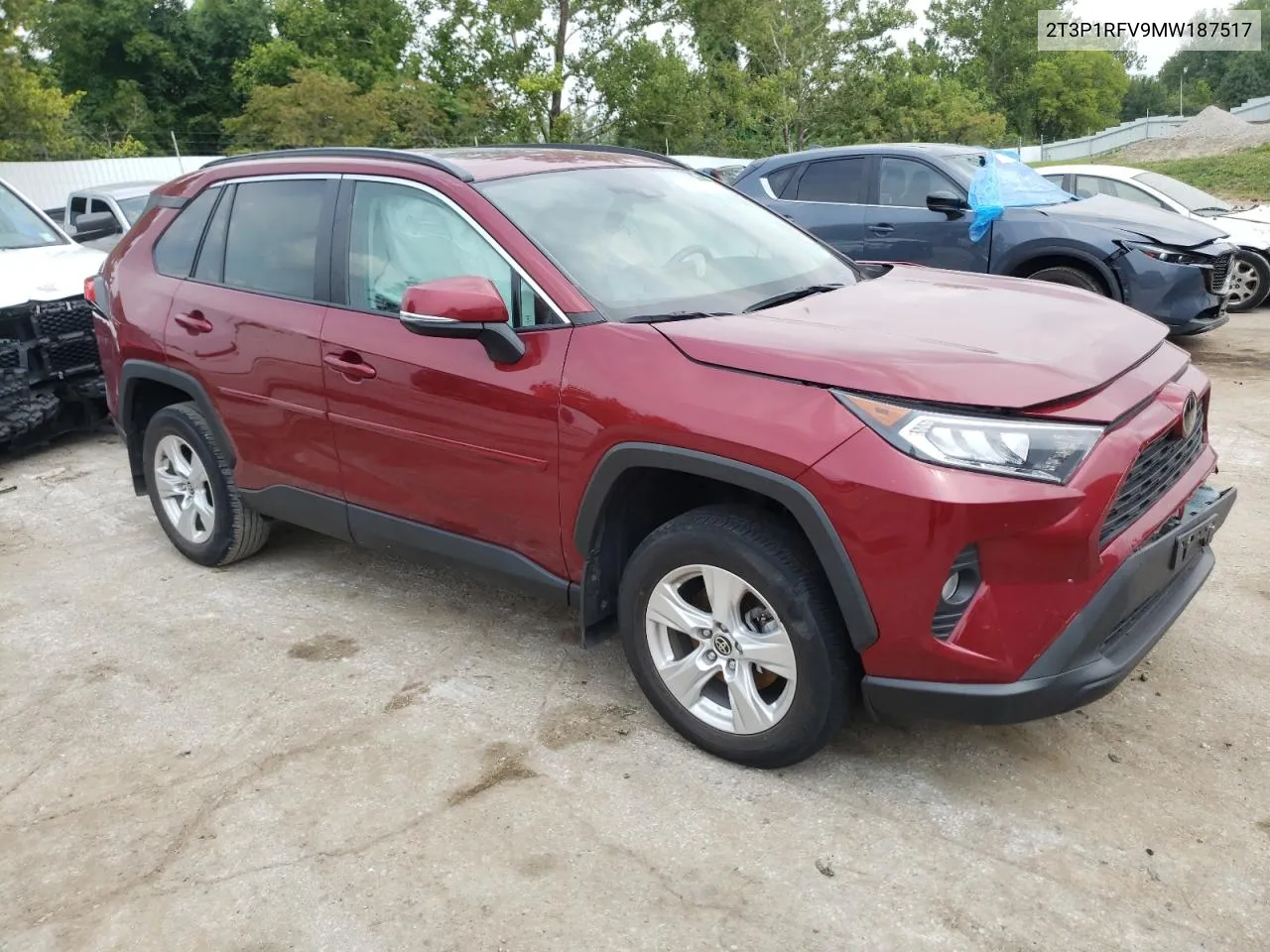 2T3P1RFV9MW187517 2021 Toyota Rav4 Xle