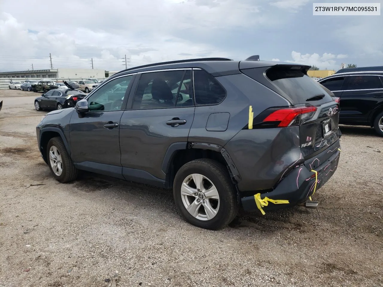 2T3W1RFV7MC095531 2021 Toyota Rav4 Xle