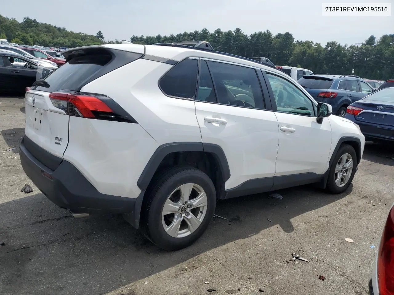 2T3P1RFV1MC195516 2021 Toyota Rav4 Xle