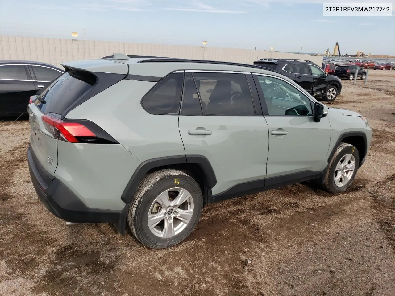 2T3P1RFV3MW217742 2021 Toyota Rav4 Xle