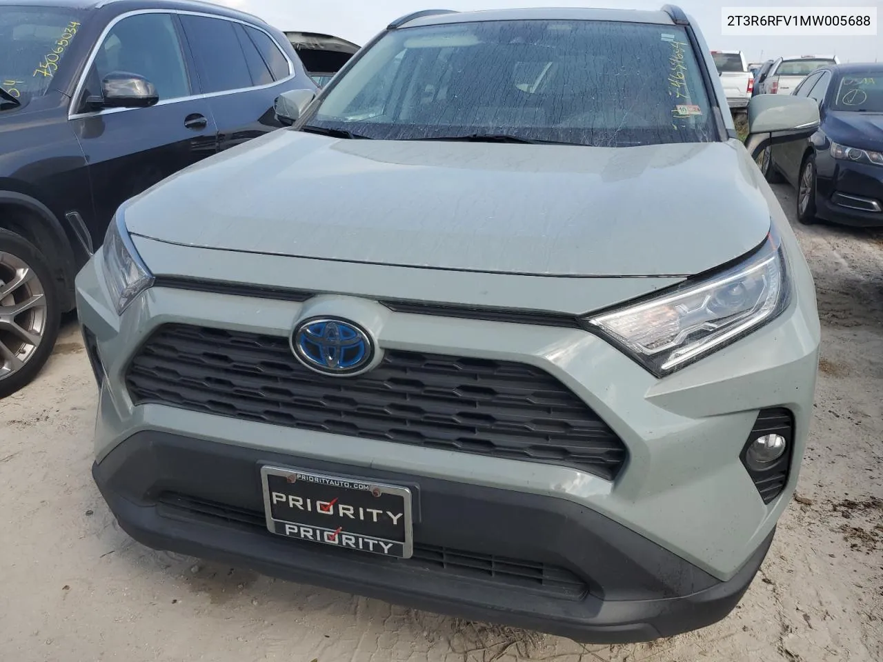 2021 Toyota Rav4 Xle VIN: 2T3R6RFV1MW005688 Lot: 74689684