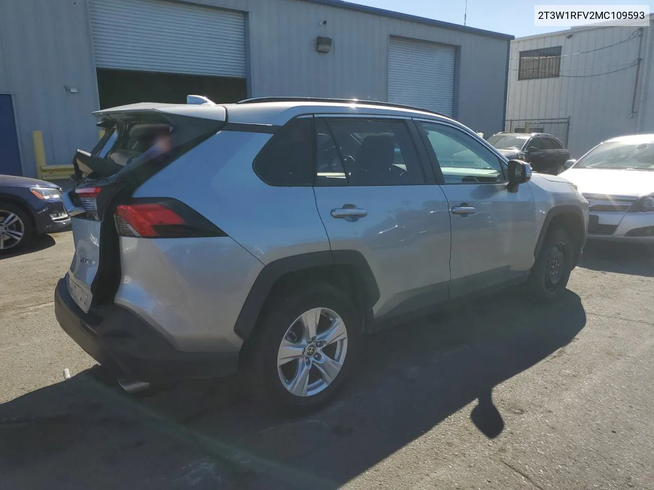 2021 Toyota Rav4 Xle VIN: 2T3W1RFV2MC109593 Lot: 74726174