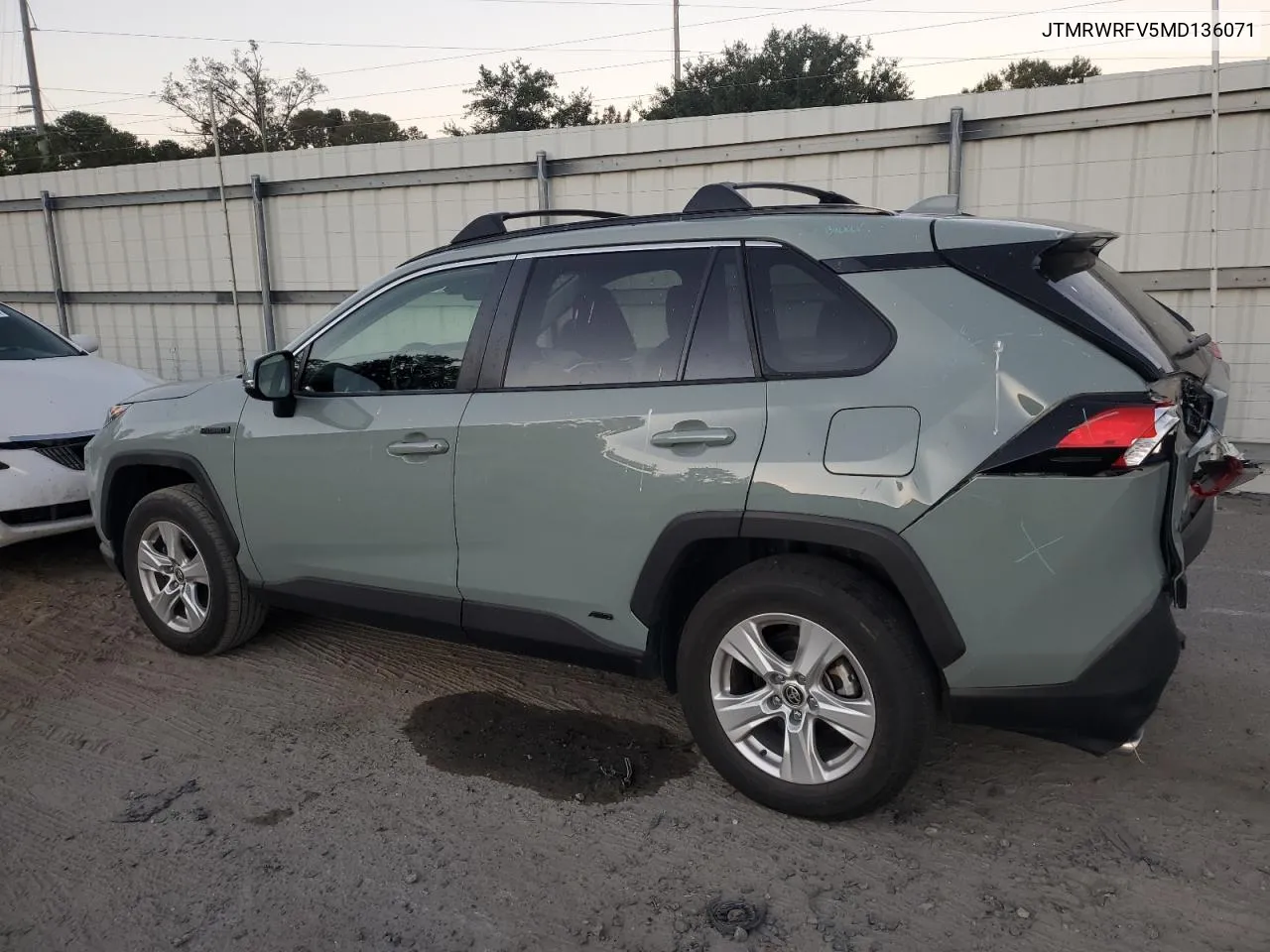 2021 Toyota Rav4 Xle VIN: JTMRWRFV5MD136071 Lot: 76898674