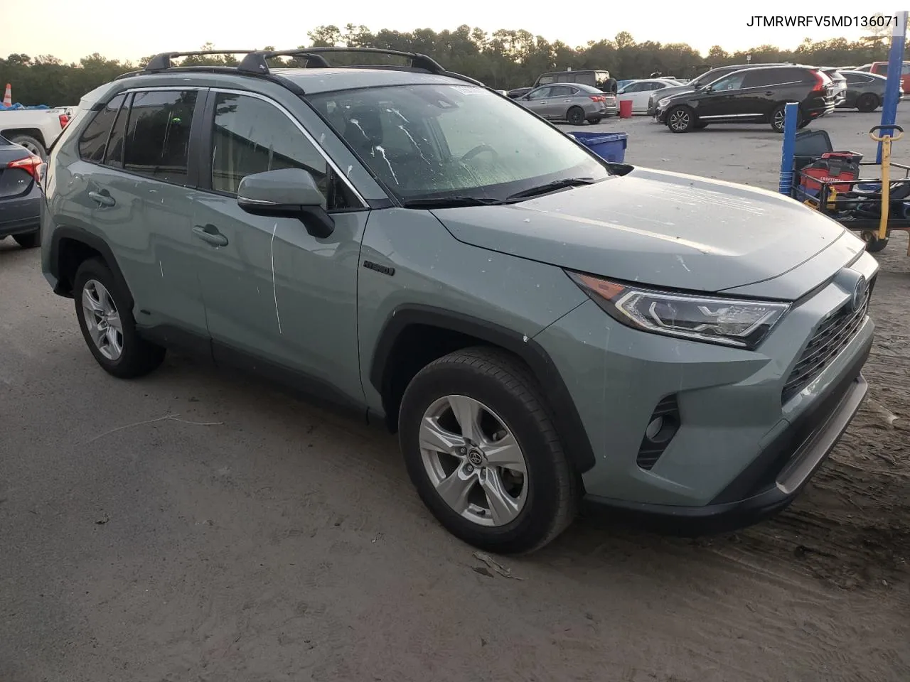 2021 Toyota Rav4 Xle VIN: JTMRWRFV5MD136071 Lot: 76898674