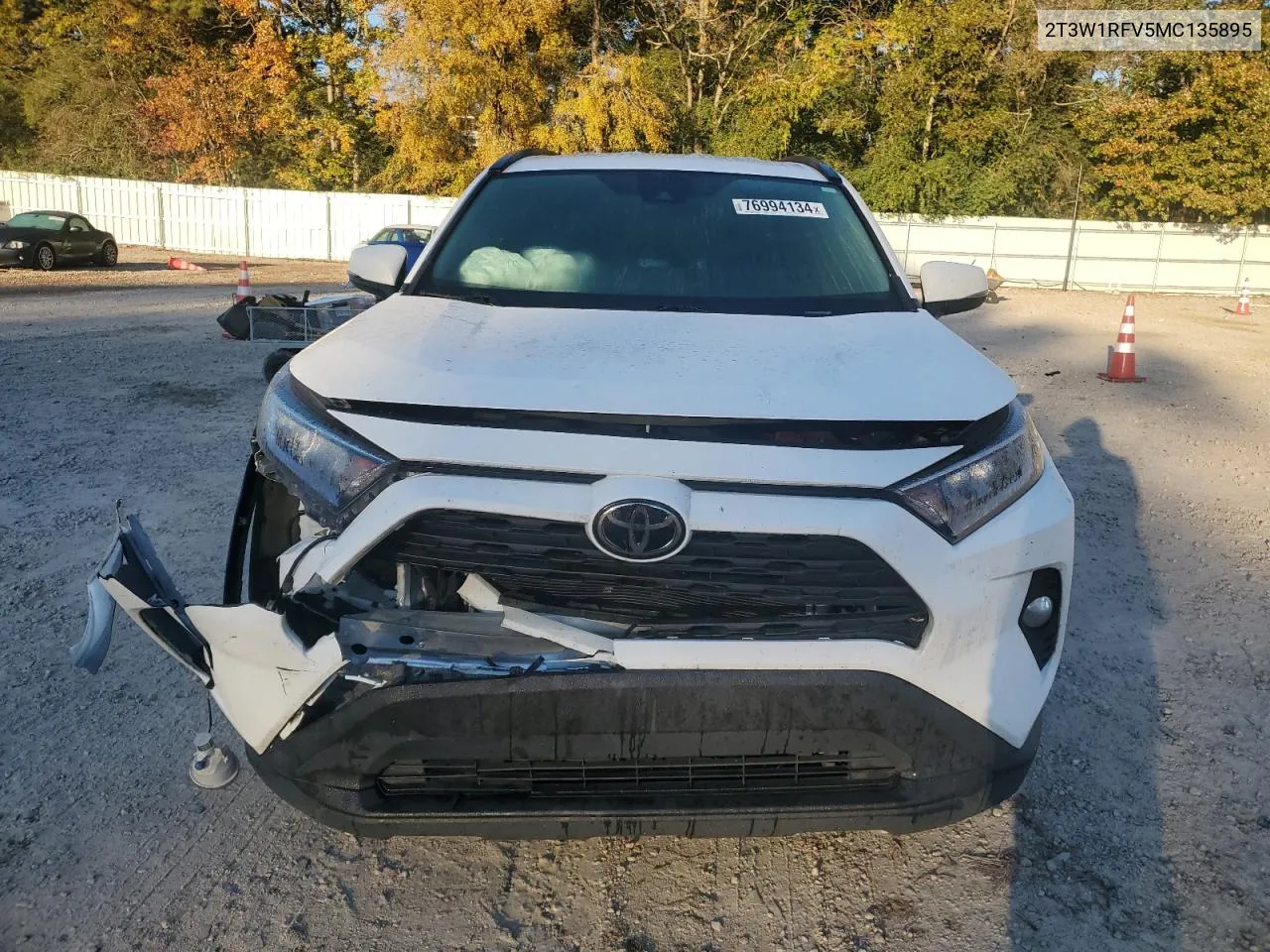 2T3W1RFV5MC135895 2021 Toyota Rav4 Xle