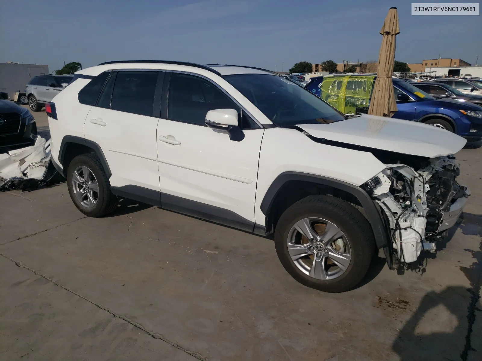 2T3W1RFV6NC179681 2022 Toyota Rav4 Xle