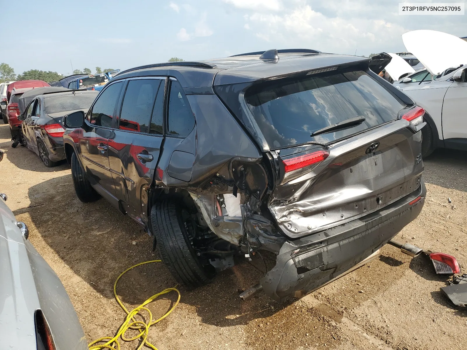 2T3P1RFV5NC257095 2022 Toyota Rav4 Xle