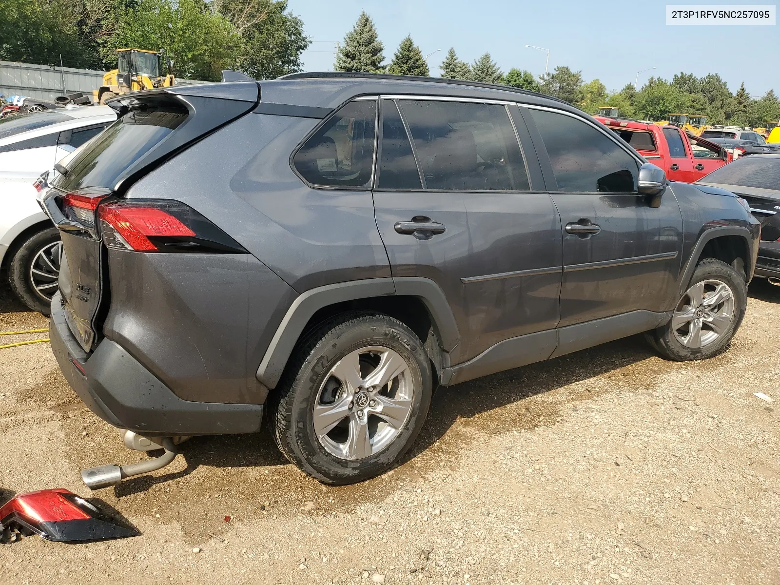 2T3P1RFV5NC257095 2022 Toyota Rav4 Xle