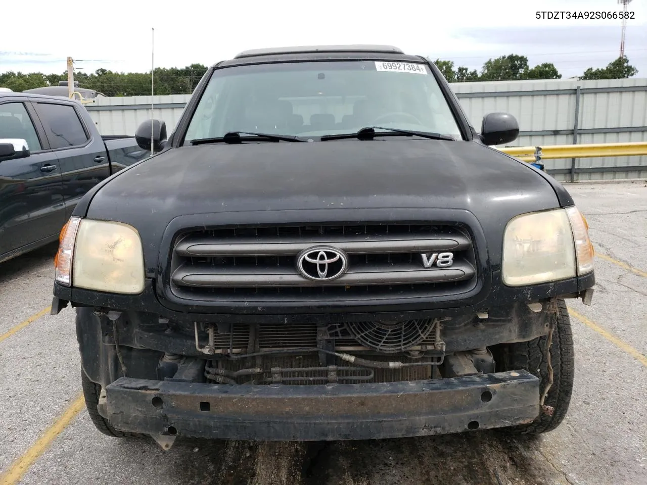 2002 Toyota Sequoia Sr5 VIN: 5TDZT34A92S066582 Lot: 69927384