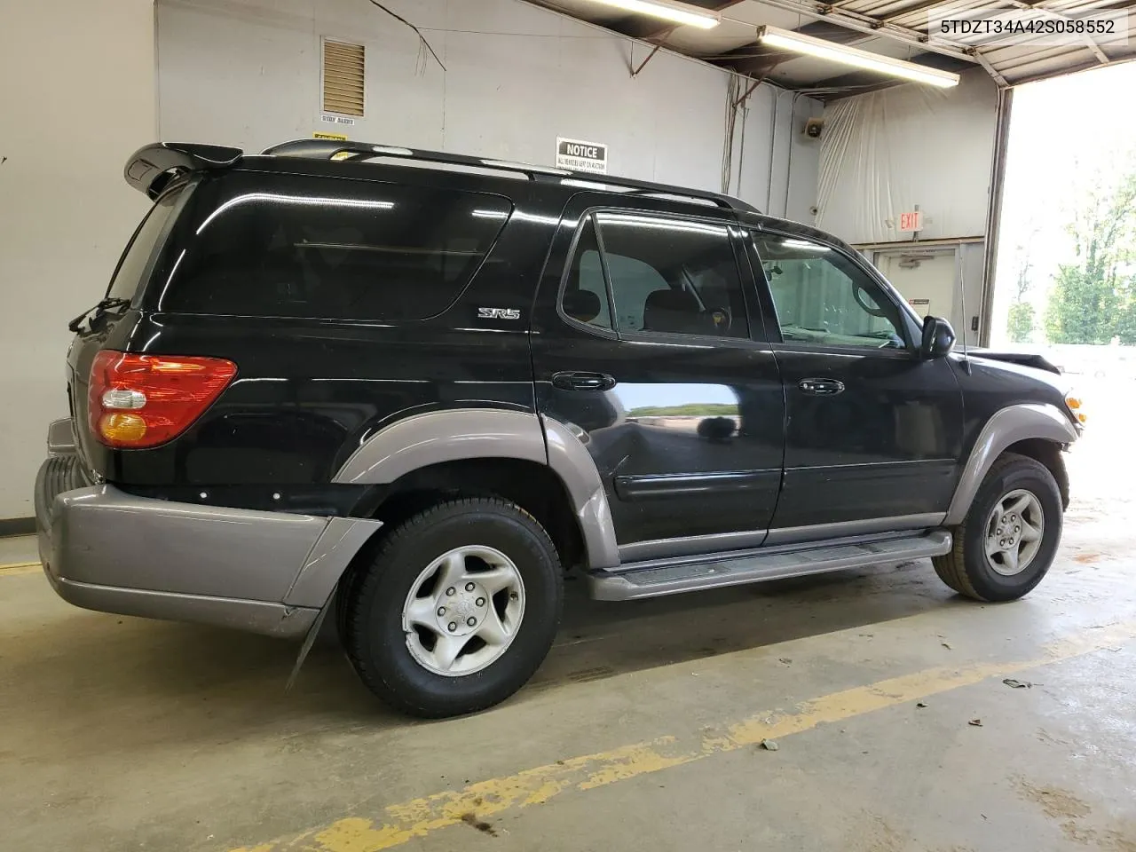 2002 Toyota Sequoia Sr5 VIN: 5TDZT34A42S058552 Lot: 70498794