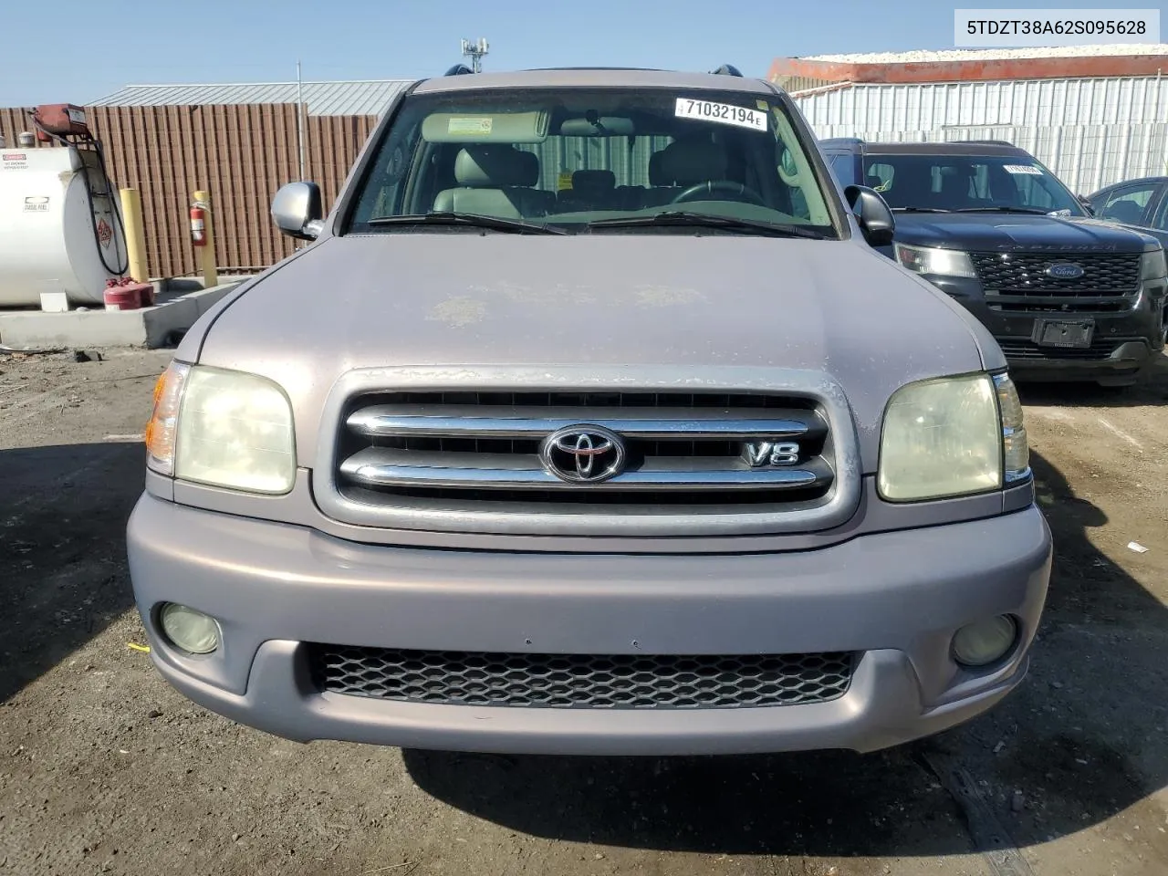 2002 Toyota Sequoia Limited VIN: 5TDZT38A62S095628 Lot: 71032194