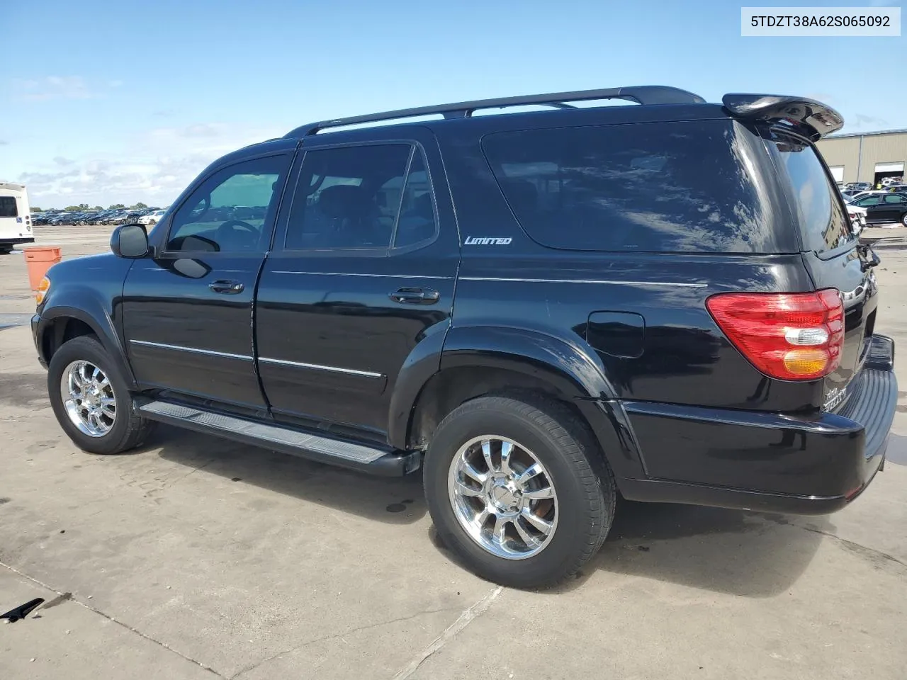 2002 Toyota Sequoia Limited VIN: 5TDZT38A62S065092 Lot: 71359964