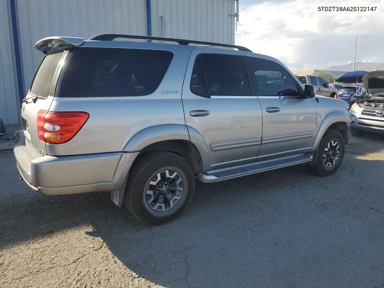 2002 Toyota Sequoia Limited VIN: 5TDZT38A62S122147 Lot: 75345104