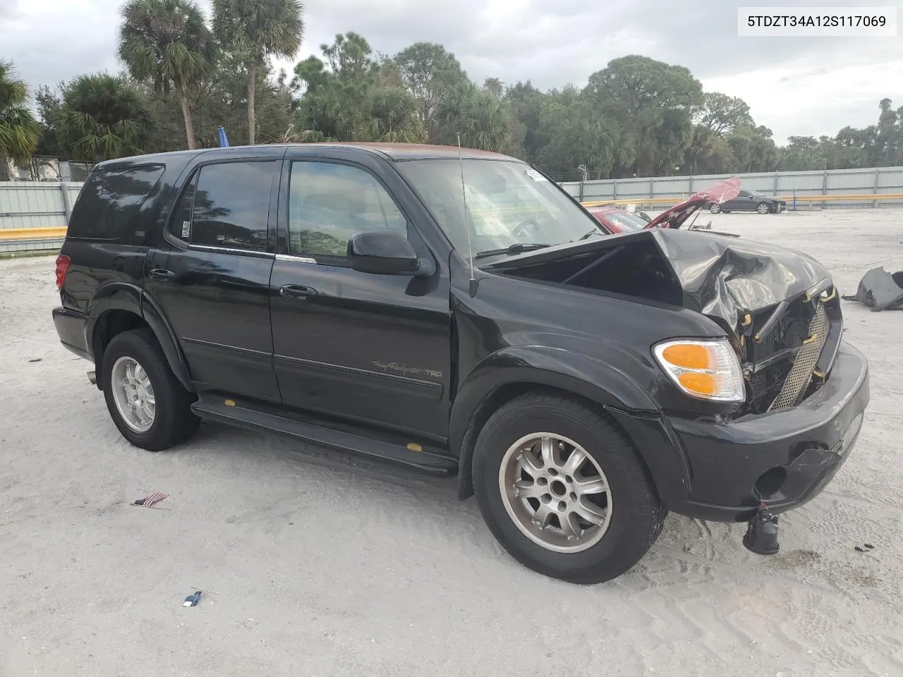 2002 Toyota Sequoia Sr5 VIN: 5TDZT34A12S117069 Lot: 75681354