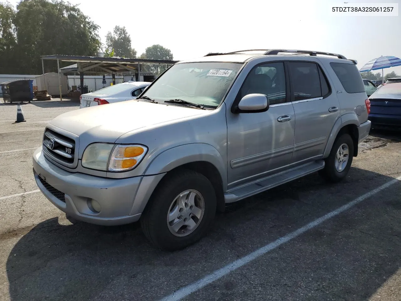 2002 Toyota Sequoia Limited VIN: 5TDZT38A32S061257 Lot: 76201264