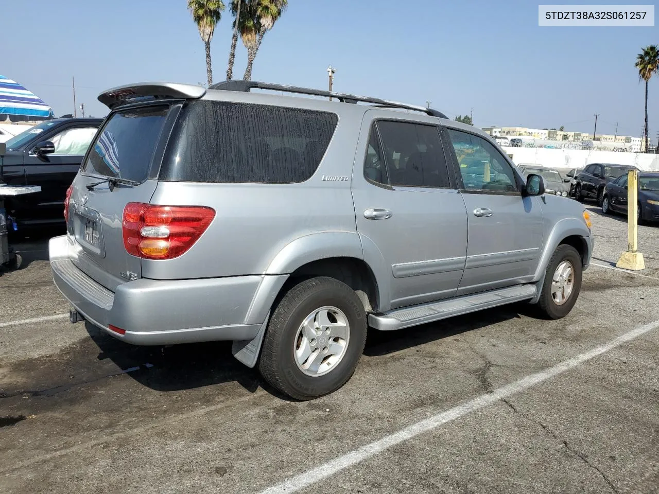 2002 Toyota Sequoia Limited VIN: 5TDZT38A32S061257 Lot: 76201264