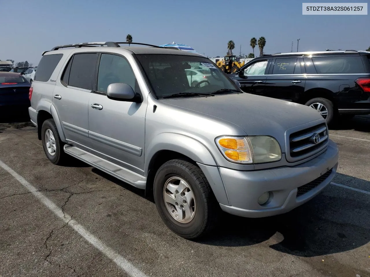 2002 Toyota Sequoia Limited VIN: 5TDZT38A32S061257 Lot: 76201264