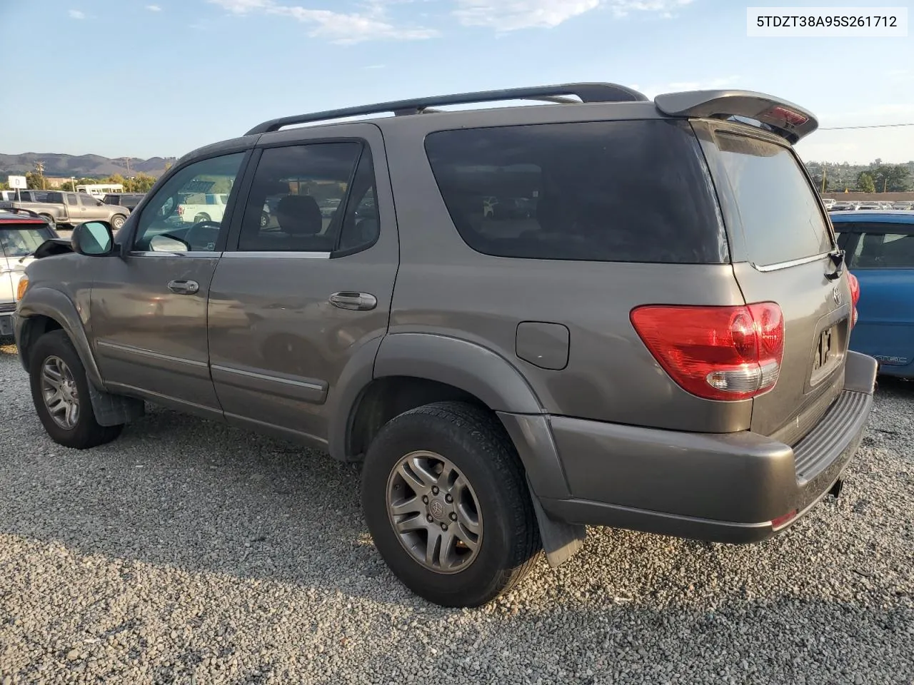 2005 Toyota Sequoia Limited VIN: 5TDZT38A95S261712 Lot: 73752184