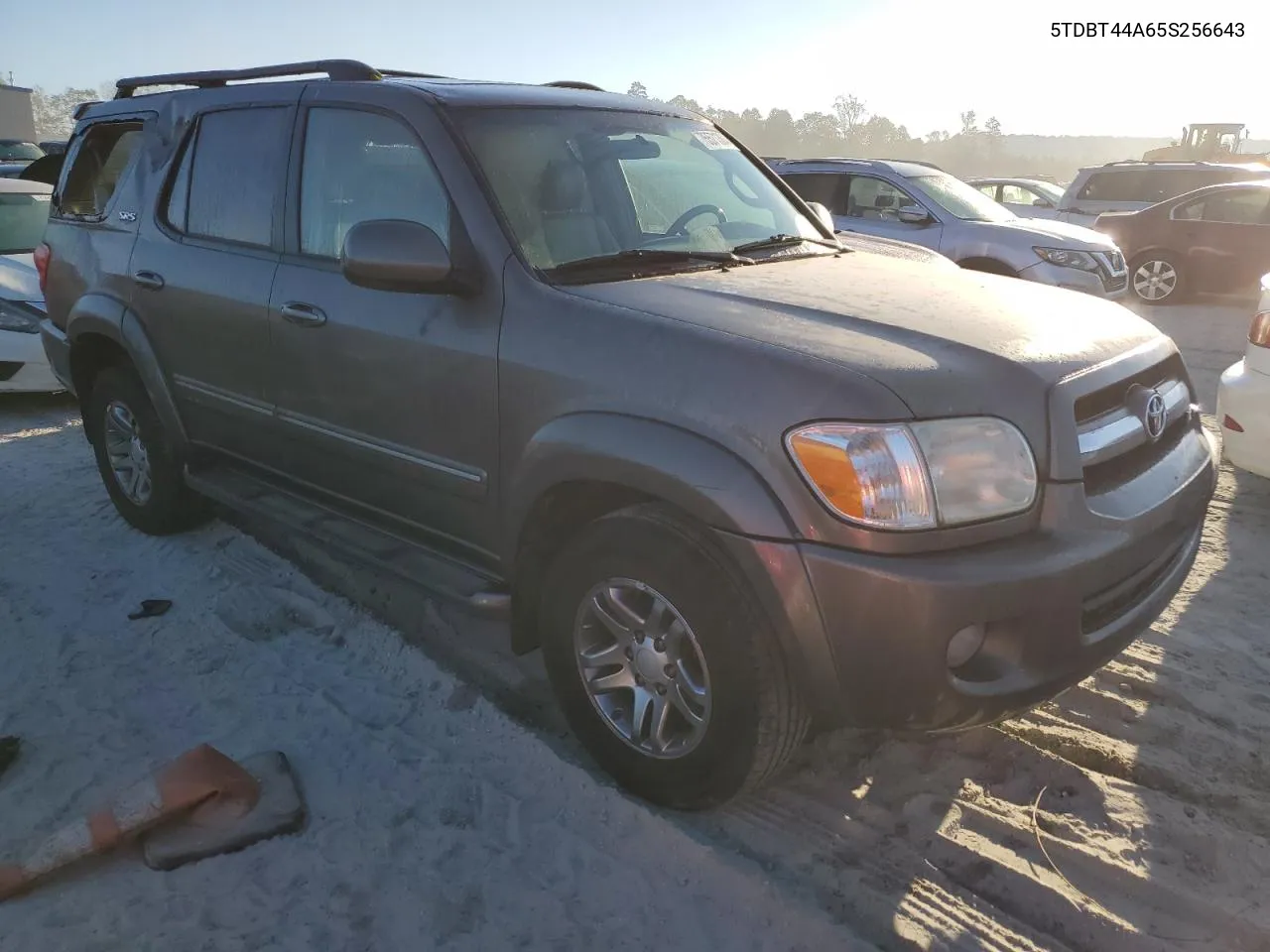 2005 Toyota Sequoia Sr5 VIN: 5TDBT44A65S256643 Lot: 75571384