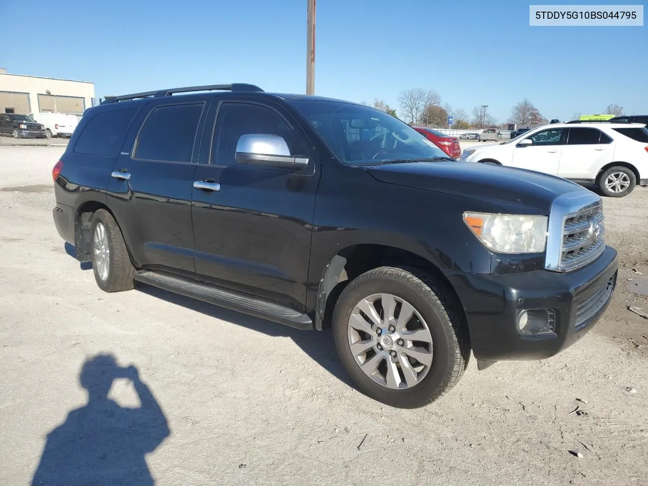 2011 Toyota Sequoia Platinum VIN: 5TDDY5G10BS044795 Lot: 80094634