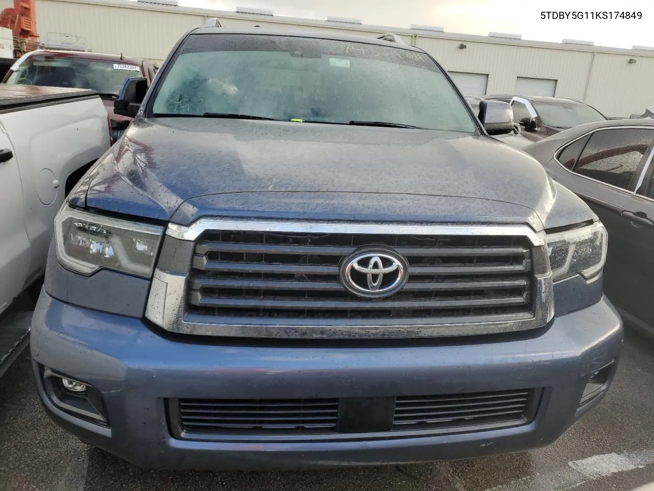 5TDBY5G11KS174849 2019 Toyota Sequoia Sr5